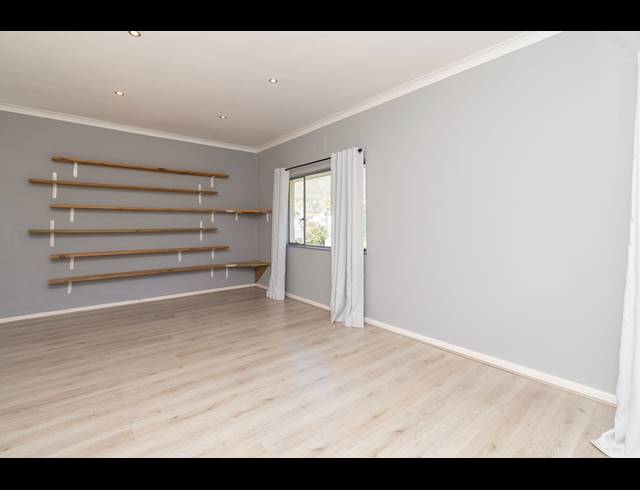 2 BEDROOM APARTMENT FOR SALE IN TAMBOERSKLOOF